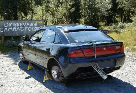 abandoned_car.jpg