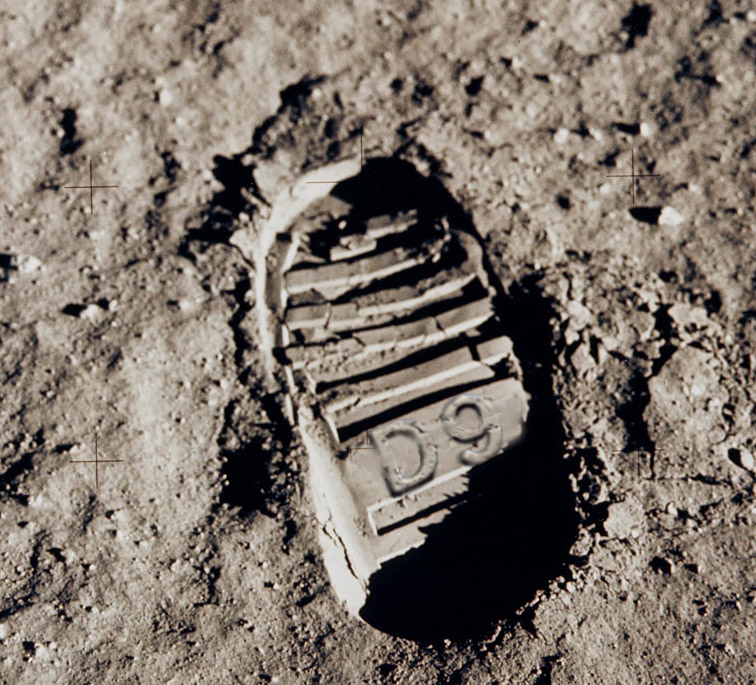 moon-footprint-d9.jpg